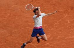 开云体育app-意大利网球队横扫西班牙网球队，兹维列夫打破历史纪录的简单介绍