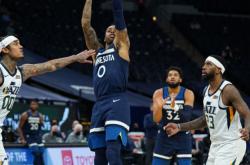 开云体育app-爵士横扫雄鹿，戈贝尔高光表现