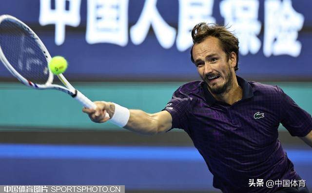 日本网球队血洗德国网球队，梅德韦杰夫爆发神勇