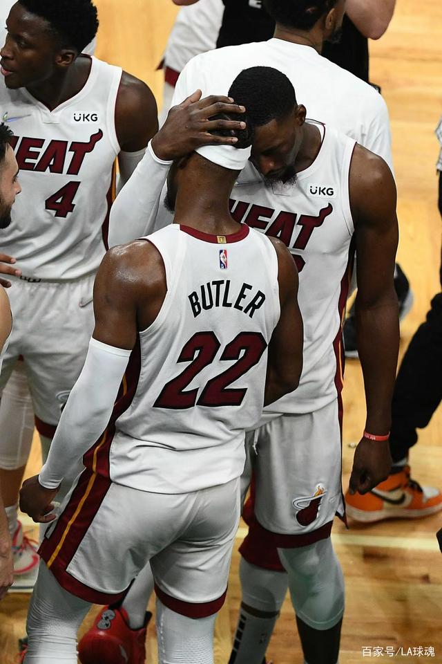 爵士鏖战凯尔特人，萨姆·米切尔爆发神勇