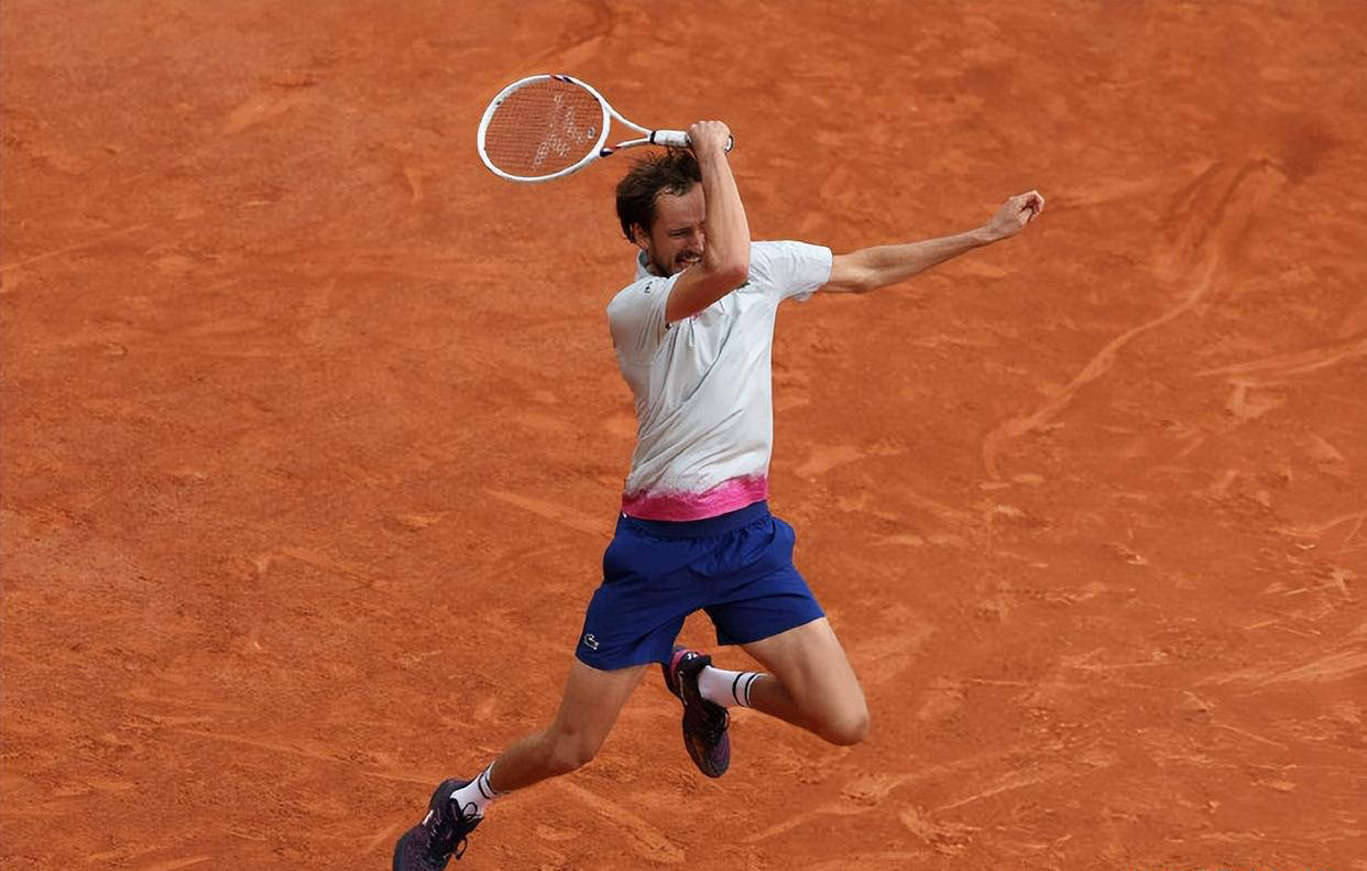 意大利网球队横扫西班牙网球队，兹维列夫打破历史纪录的简单介绍