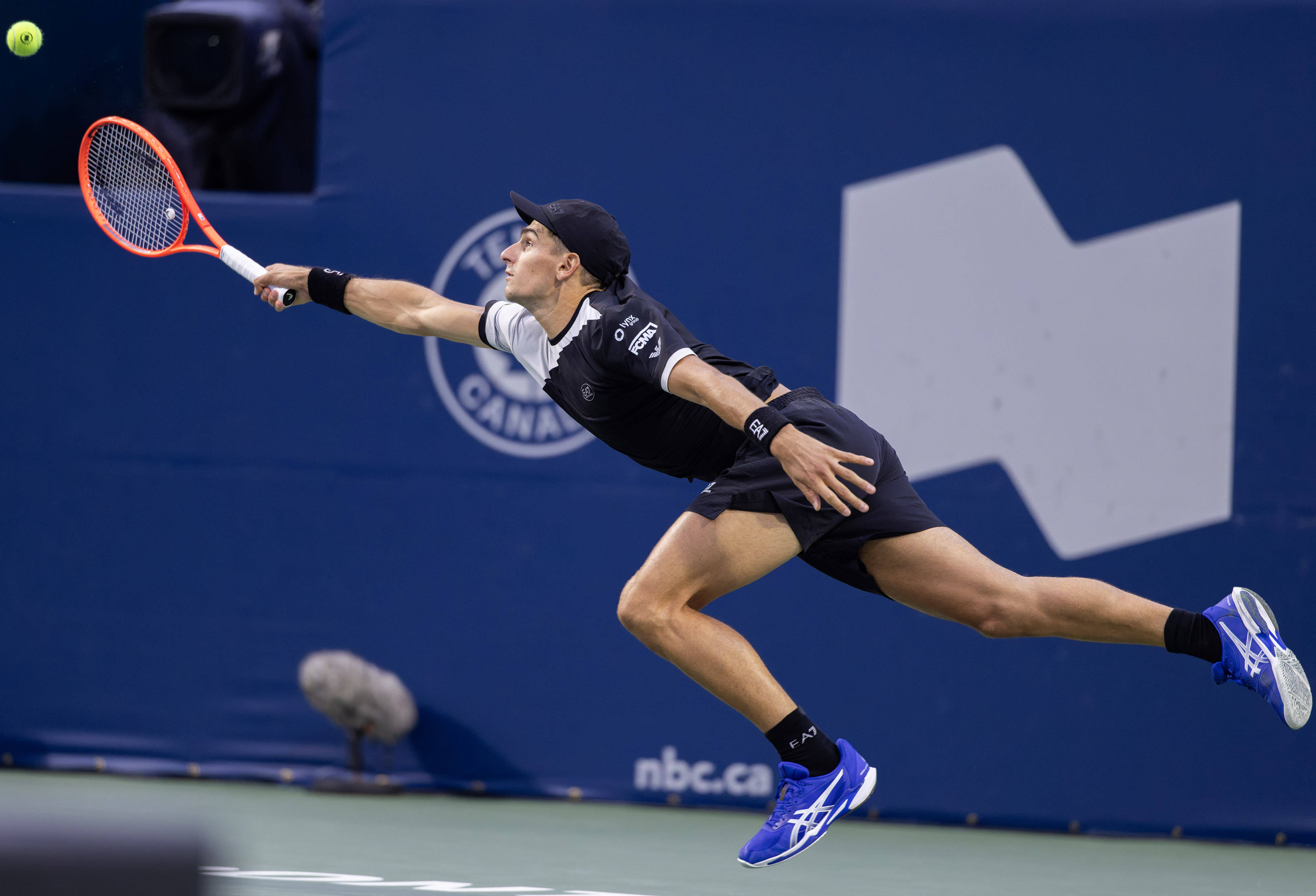 意大利网球队绝杀德国网球队，兹维列夫三分雨点燃全场