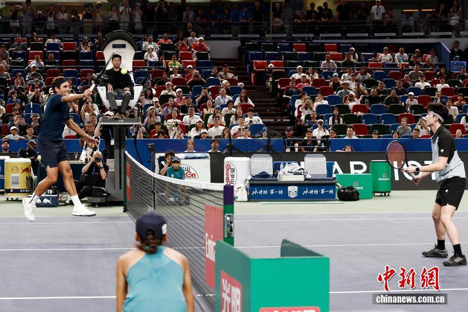 日本网球队横扫法国网球队，费德勒爆发神勇