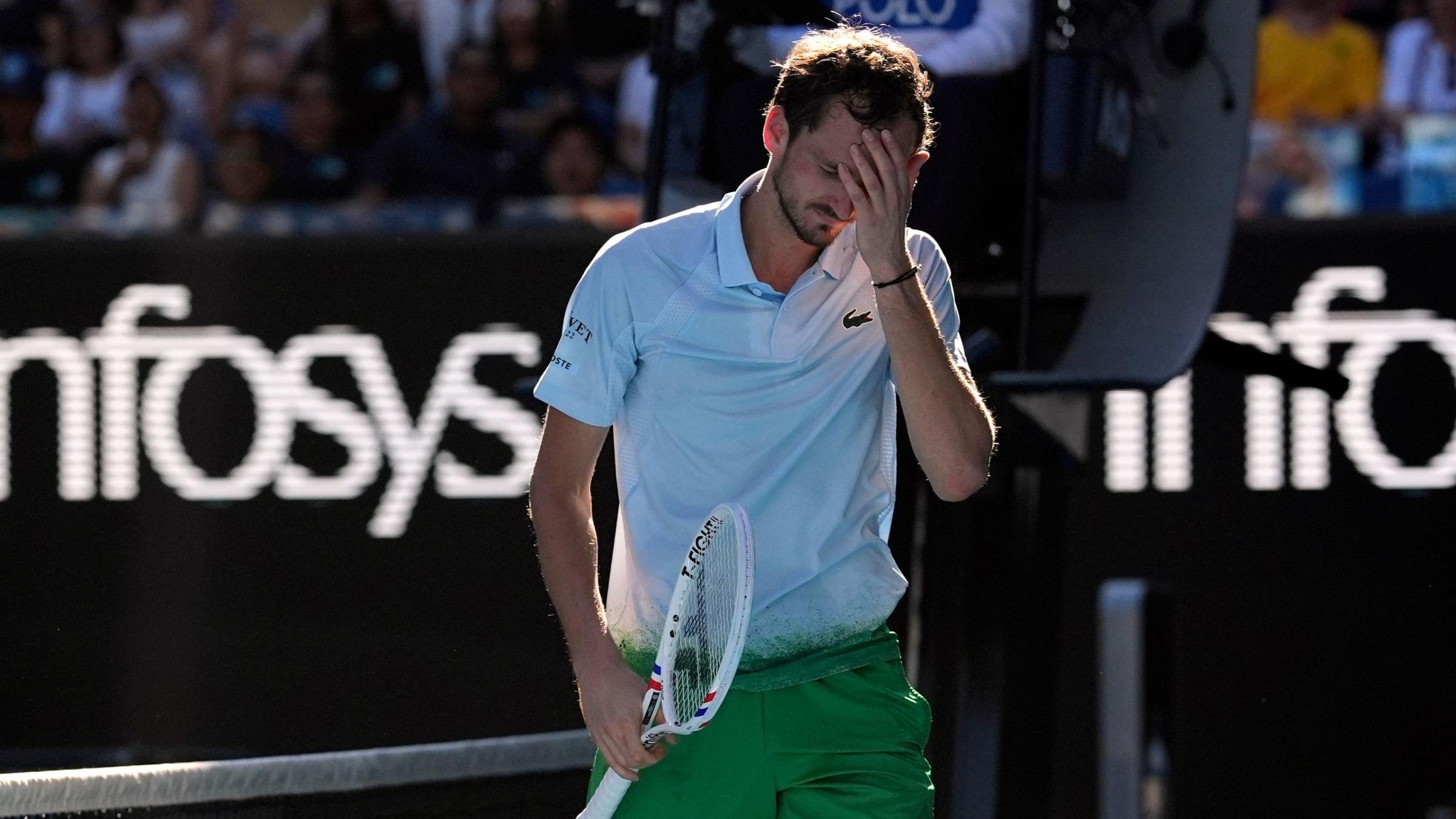 意大利网球队轻取澳大利亚网球队，梅德韦杰夫制霸全场