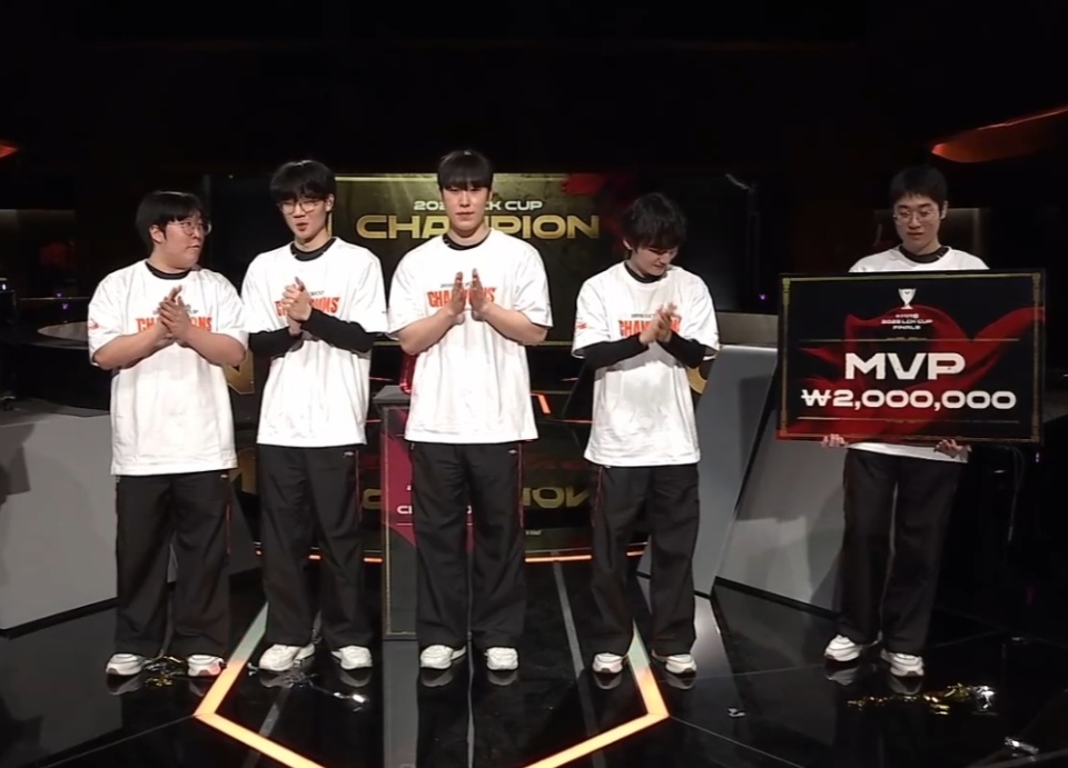 JDGaming险胜HLE，Tarzan惊艳世界的简单介绍