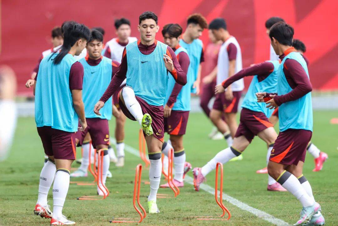 亚洲杯队主教练发声，誓言带队登顶的简单介绍