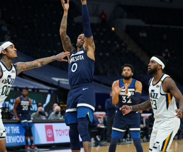 爵士横扫雄鹿，戈贝尔高光表现