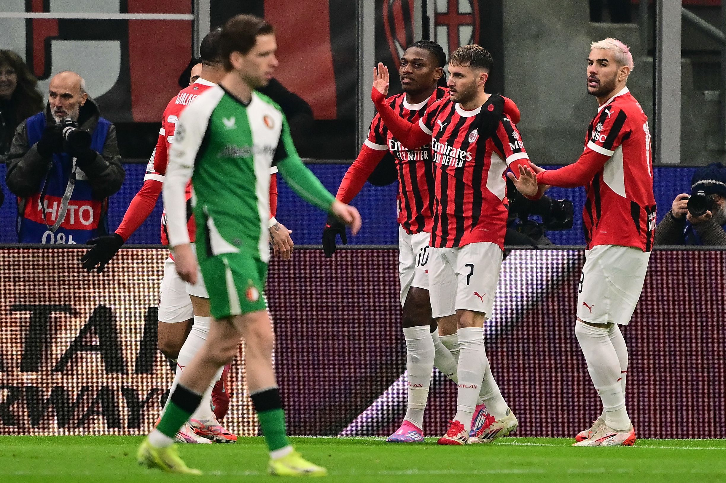 荷兰队惨遭逆转,小组榜首失守 荷兰队惨遭逆转,小组榜首失守