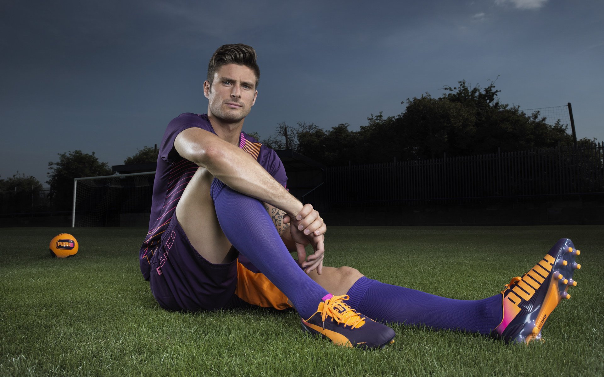 神之一脚对神之一板，两个赛场，一种燃烧